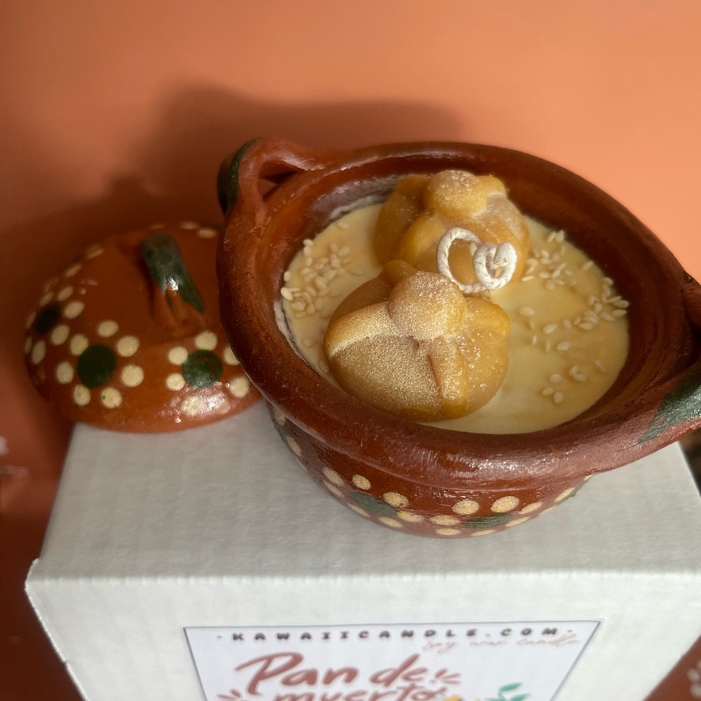 Pan de muerto candle